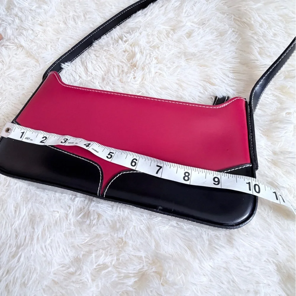 Boutique Elegant Black and Red Shoulder Bag